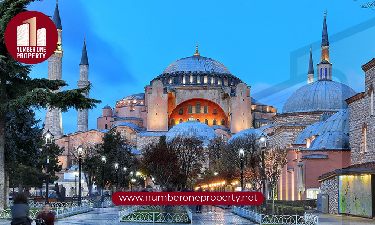 Top 10 Places in Istanbul: Living Near History and Culture